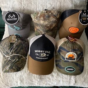 New With Tags, Realtree, Mossy Oak , Trophy Tracker Baseball Hats!  $5 each!